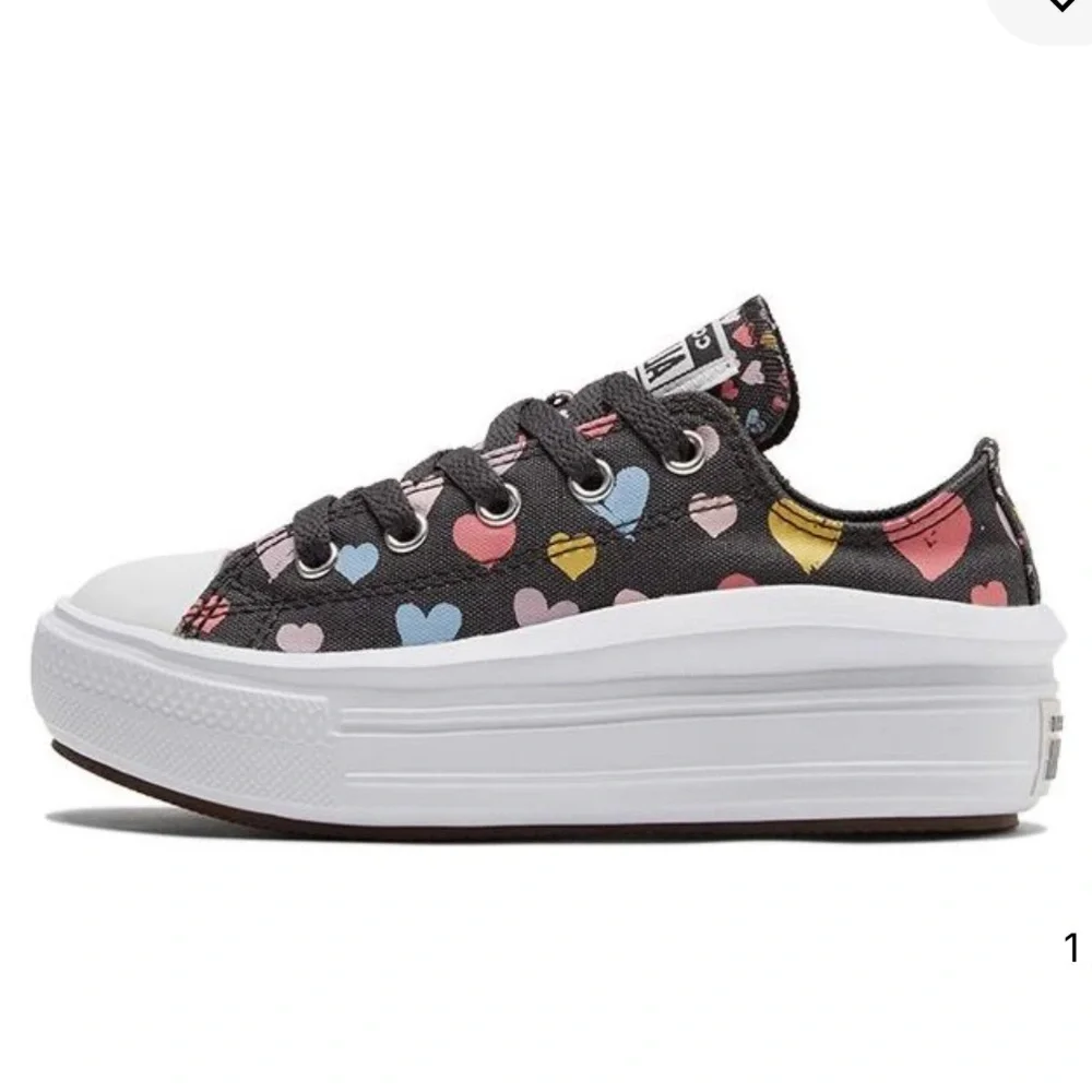 Converse Chuck Taylor Always On Hearts platform sneaker and black sneakers 11 - Picture 11 of 11